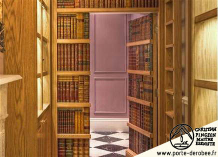 bibliothèque intégrant une porte secrète