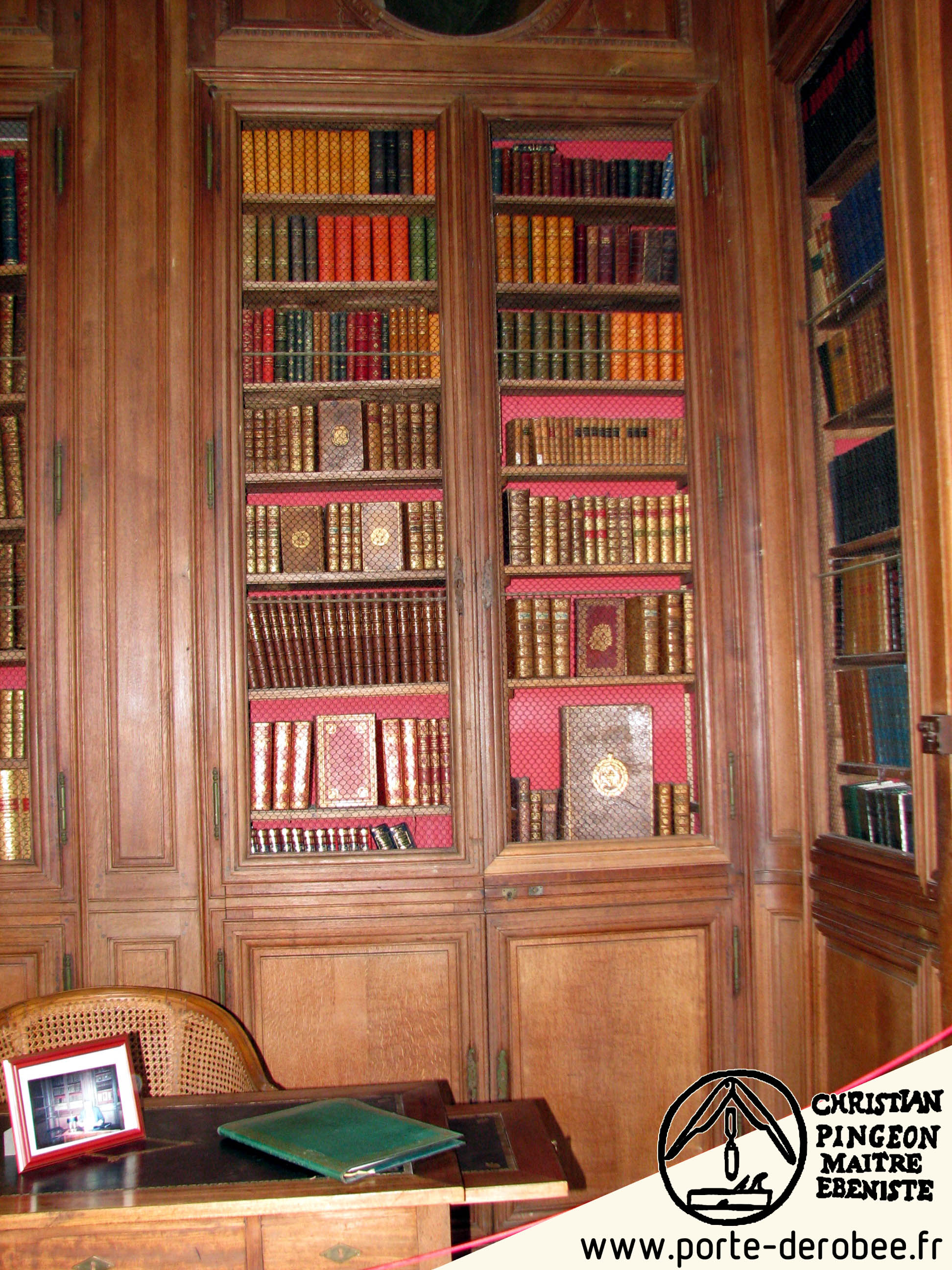 portes drobes dans une bibliothque d'un chteau