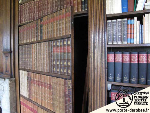 Porte secrte drobe dans une bibliothque